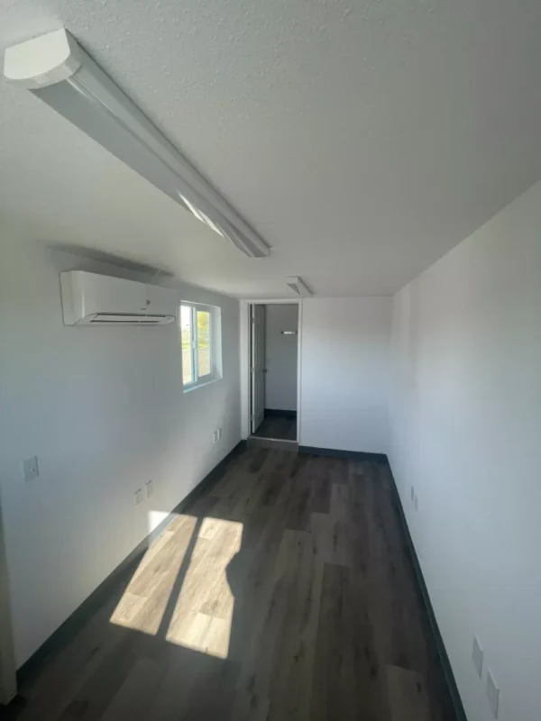 20-foot-office-in-refurbished-shipping-container23-800x1067-1.webp 20 foot office in refurbished shipping container