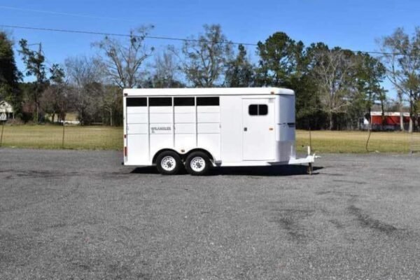 2002-logan-coach-3hbp-3-horse-trailer.jpg 2002 Logan Coach 3HBP 3 Horse Trailer