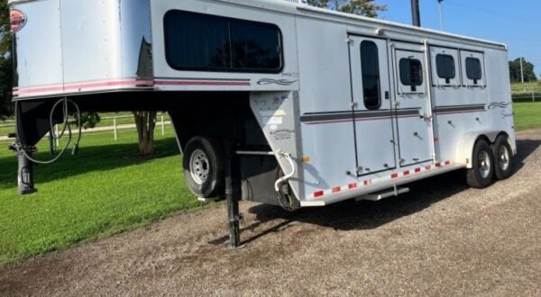 2004-sundowner-3-horse-weekender-horse-trailer.jpg 2004 Sundowner 3 Horse Weekender Horse Trailer