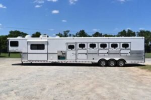 2005-sundowner-sunlite-6lq-horse-trailer-with-11-short-wall-725-grand.jpeg 2005 Sundowner Sunlite 6LQ Horse Trailer with 11′ Short Wall 725 Grand Sierra 8612GLQ MidTack