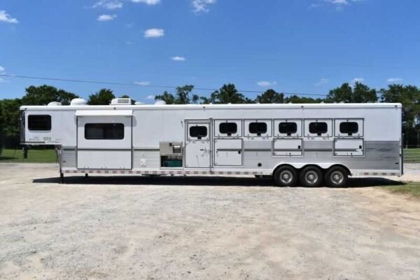 2005-sundowner-sunlite-6lq-horse-trailer-with-11-short-wall-725-grand.jpeg 2005 Sundowner Sunlite 6LQ Horse Trailer with 11′ Short Wall 725 Grand Sierra 8612GLQ MidTack