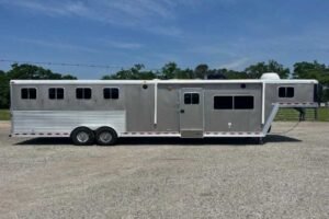 2006-featherlite-8412lq-4-horse-trailer-with-12-short-wall.jpg 2006 Featherlite 8412LQ 4 Horse Trailer with 12′ Short Wall
