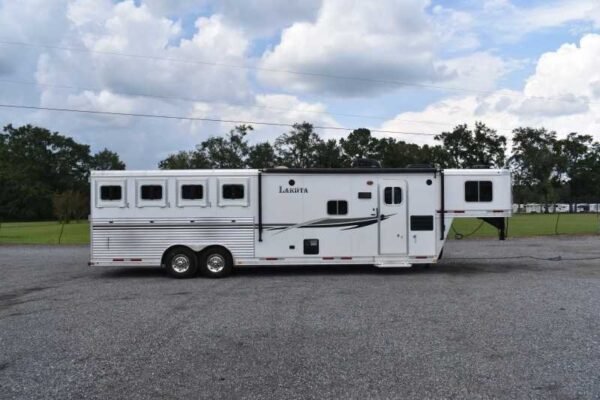 2013-lakota-charger-8411lq-4-horse-trailer-with-13-short-wall.jpeg 2013 Lakota Charger 8411LQ 4 Horse Trailer with 13′ Short Wall
