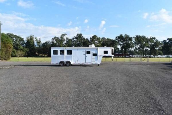 2015-exiss-7308lq-3-horse-trailer-with-8-short-wall.jpeg 2015 Exiss 7308LQ 3 Horse Trailer with 8′ Short Wall