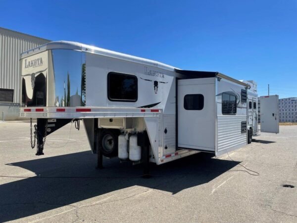 2015-lakota-bighorn-edition-8414-4-horse-trailer-with-living-quarters-1-slide.jpg 2015 Lakota Bighorn Edition 8414 4 Horse Trailer With Living Quarters “1 Slide”