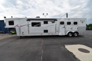 2018-lakota-bighorn-3-horse-living-quarters.jpeg 2018 Lakota Bighorn 3 Horse Living Quarters