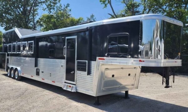 2019-lakota-bighorn-6-horse-side-load-trailer.jpeg 2019 Lakota Bighorn 6 Horse Side Load Trailer