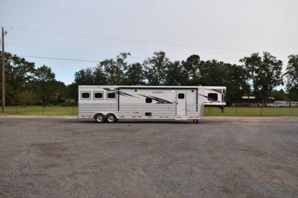 2021-lakota-bighorn-8316srglq-3-horse-trailer-with-16-short-wall.jpg 2021 Lakota BIGHORN 8316SRGLQ 3 Horse Trailer with 16′ Short Wall