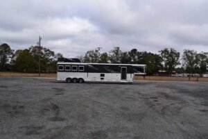 2021-lakota-bighorn-8418glqug-4-horse-trailer-with-18-short-wall.jpeg 2021 Lakota Bighorn 8418GLQUG 4 Horse Trailer with 18′ Short Wall
