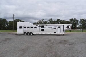 2021-lakota-bighorn-8519tbb-5-horse-trailer-with-19-short-wall.jpg 2021 Lakota BigHorn 8519TBB 5 Horse Trailer with 19′ Short Wall