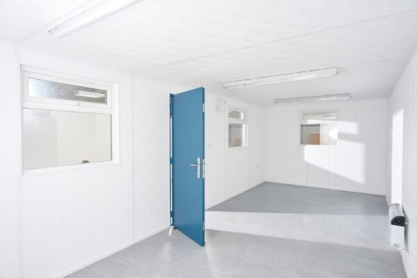 24x10-Standard-Jack-Leg-inside3-960x640-1.jpg 32Ft x 10Ft Jackleg Plastisol Office Cabin