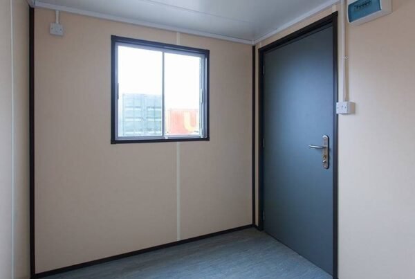 38041924_1977106445716661_9068379612173565952_n.jpg Clean 20FT used office containers