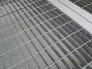 628-8ft-open-mesh-floor-2-600x450-1.png 20Ft X 8Ft Open Mesh Floor Bunded Store
