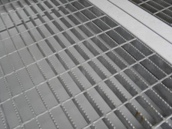 628-8ft-open-mesh-floor-3-600x450-1-1.png 10Ft X 8Ft Open Mesh Floor Bunded Store