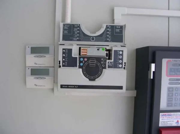 port-shipping-containers-switched-rooms-010.webp Switch Rooms